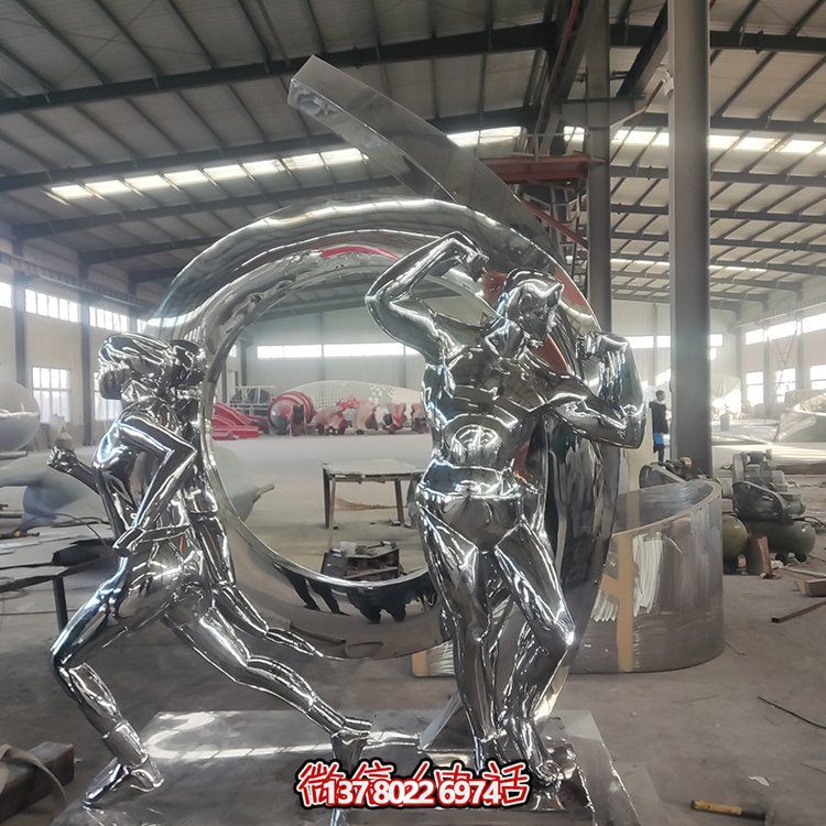 不銹鋼鏡面抽象雕塑，激發(fā)運動與園林景觀的靈感