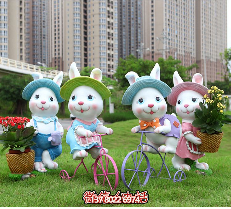可愛兔子雕塑，為您的草坪添彩