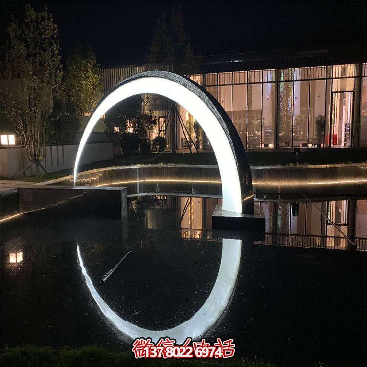 不銹鋼發(fā)光圓環(huán)雕塑，點(diǎn)亮戶外園林景觀