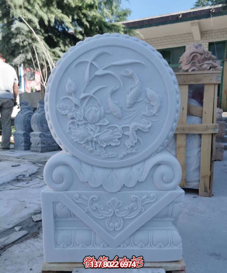 精美大理石雕刻荷花抱鼓石門墩，點綴庭院門口