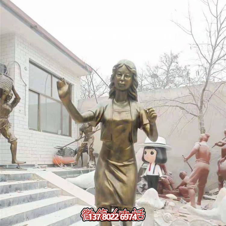 仿銅雕塑玻璃鋼抽象人物，為公園戶外裝飾