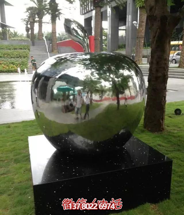 不銹鋼蘋果雕塑擺件，讓你的戶外空間更有創(chuàng)意！